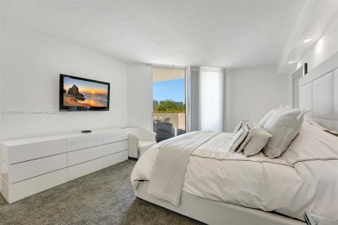 Condo in Aventura, Florida, 2 bedrooms  № 1316063 - photo 18