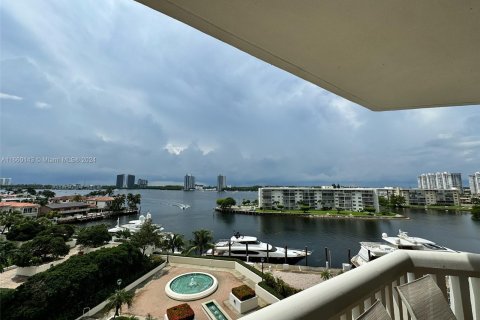 Condo in Aventura, Florida, 3 bedrooms  № 1368771 - photo 1