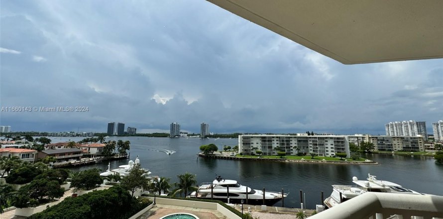 Condominio en Aventura, Florida, 3 dormitorios  № 1368771