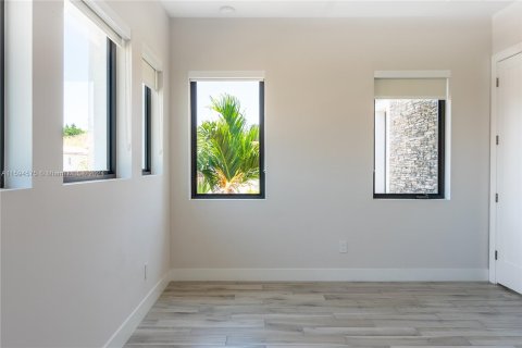 House in Hollywood, Florida 4 bedrooms, 245.17 sq.m. № 1187473 - photo 20