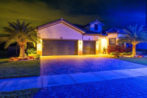 Villa ou maison à louer à Lake Worth, Floride: 3 chambres, 264.86 m2 № 750380 - photo 1