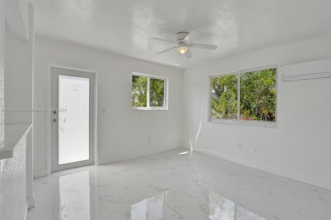 Propiedad comercial en venta en North Miami Beach, Florida, 140.47 m2 № 1101782 - foto 21