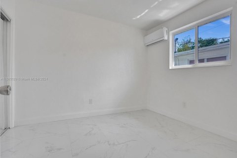 Immobilier commercial à vendre à North Miami Beach, Floride: 140.47 m2 № 1101782 - photo 9
