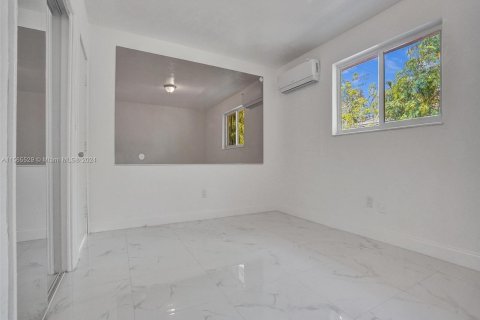 Купить коммерческую недвижимость в Норт-Майами-Бич, Флорида 140.47м2, № 1101782 - фото 13