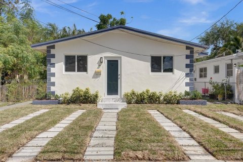 Immobilier commercial à vendre à North Miami Beach, Floride: 140.47 m2 № 1101782 - photo 2