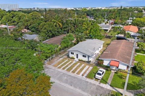 Купить коммерческую недвижимость в Норт-Майами-Бич, Флорида 140.47м2, № 1101782 - фото 3