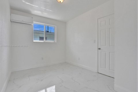 Купить коммерческую недвижимость в Норт-Майами-Бич, Флорида 140.47м2, № 1101782 - фото 8