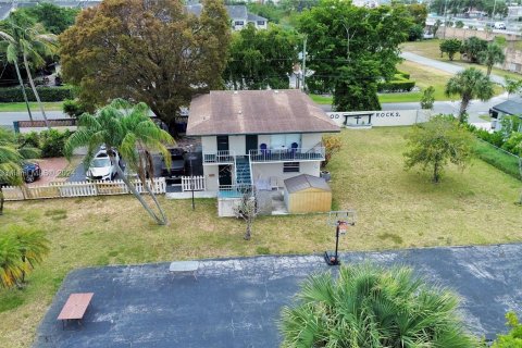 Immobilier commercial à vendre à Pompano Beach, Floride: 183.3 m2 № 1162534 - photo 2