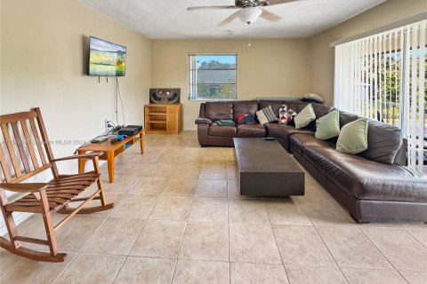 Купить коммерческую недвижимость в Помпано-Бич, Флорида 183.3м2, № 1162534 - фото 8