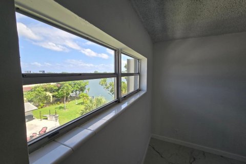 Condo in Deerfield Beach, Florida, 3 bedrooms  № 1209144 - photo 9