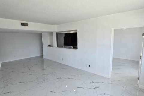 Condo in Deerfield Beach, Florida, 3 bedrooms  № 1209144 - photo 13