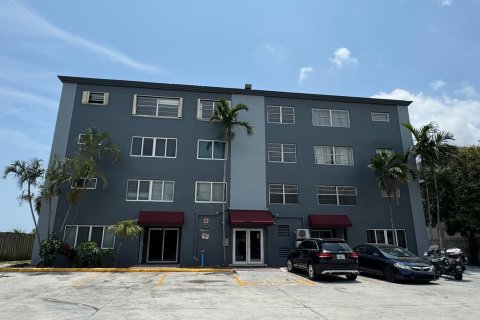 Condo in Deerfield Beach, Florida, 3 bedrooms  № 1209144 - photo 17