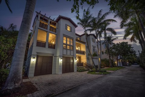 Villa ou maison à vendre à Delray Beach, Floride: 4 chambres, 356.93 m2 № 810875 - photo 1