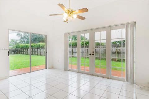 Casa en venta en Miami, Florida, 3 dormitorios, 156.73 m2 № 1315616 - foto 12