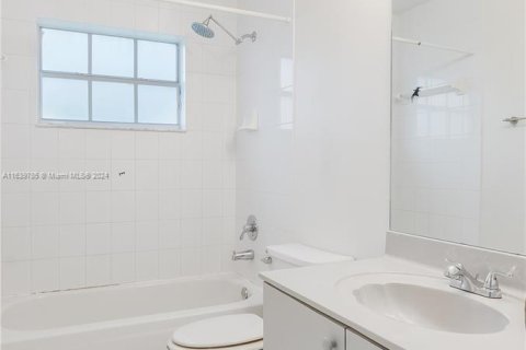 Casa en venta en Miami, Florida, 3 dormitorios, 156.73 m2 № 1315616 - foto 30