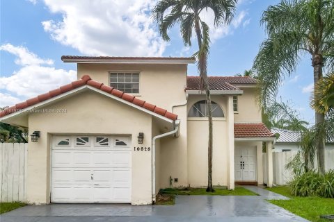 Villa ou maison à vendre à Miami, Floride: 3 chambres, 156.73 m2 № 1315616 - photo 2