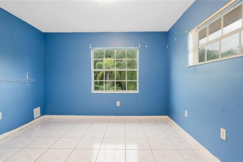 House in Miami, Florida 3 bedrooms, 156.73 sq.m. № 1315616 - photo 22