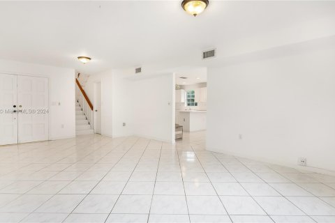 Casa en venta en Miami, Florida, 3 dormitorios, 156.73 m2 № 1315616 - foto 9