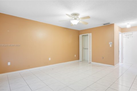 House in Miami, Florida 3 bedrooms, 156.73 sq.m. № 1315616 - photo 28