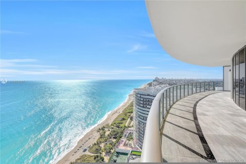 Condominio en alquiler en Bal Harbour, Florida, 3 dormitorios, 252.79 m2 № 13315 - foto 1