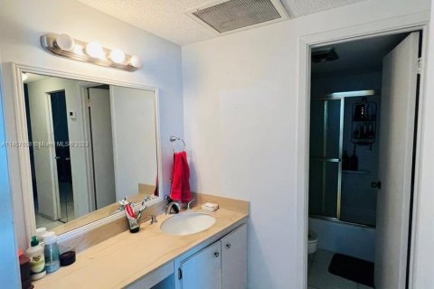 Condo in Sunny Isles Beach, Florida, 1 bedroom  № 780035 - photo 11