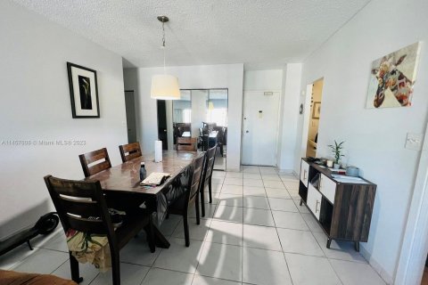 Condo in Sunny Isles Beach, Florida, 1 bedroom  № 780035 - photo 7