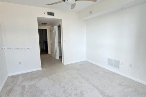 Condo in Miami, Florida, 3 bedrooms  № 1399047 - photo 7