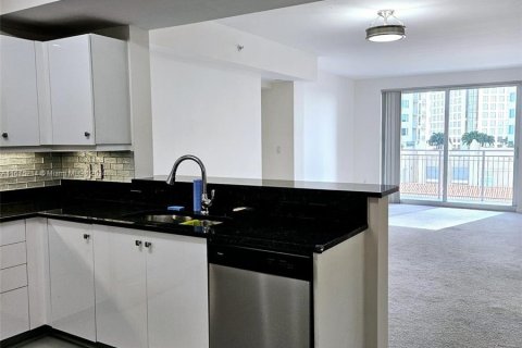 Condo in Miami, Florida, 3 bedrooms  № 1399047 - photo 4