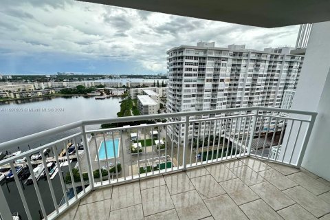 Condo in Aventura, Florida, 3 bedrooms  № 1229019 - photo 16