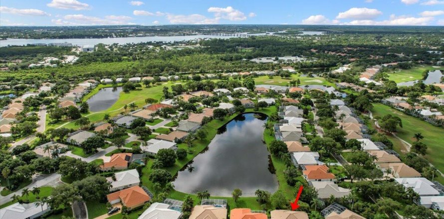 Villa ou maison à Palm City, Floride 5 chambres, 217.21 m2 № 1229115