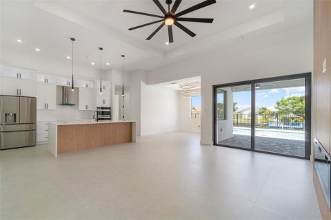 Villa ou maison à vendre à Cape Coral, Floride: 4 chambres, 194.91 m2 № 1324229 - photo 2