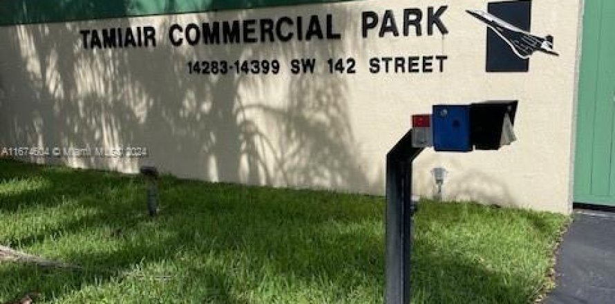 Commercial property in Miami, Florida № 1397838