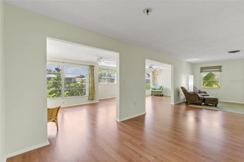 Villa ou maison à vendre à Sarasota, Floride: 2 chambres, 164.34 m2 № 1377996 - photo 2