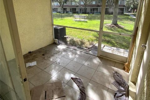 Townhouse in Tampa, Florida 2 bedrooms, 110 sq.m. № 1426743 - photo 11