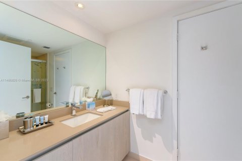 Condo in Hollywood, Florida, 2 bedrooms  № 818768 - photo 13