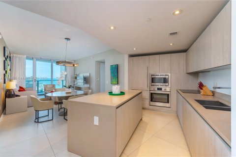 Condo in Hollywood, Florida, 2 bedrooms  № 818768 - photo 8