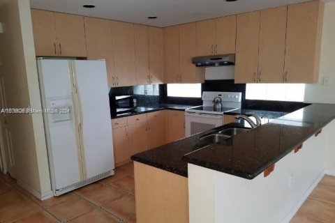 Casa en venta en Miramar, Florida, 4 dormitorios, 234.49 m2 № 1401679 - foto 12