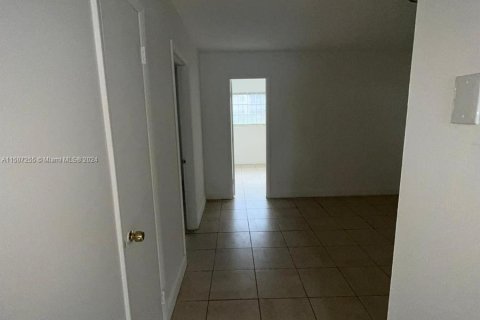 Condominio en venta en Hallandale Beach, Florida, 1 dormitorio, 58.06 m2 № 991107 - foto 3