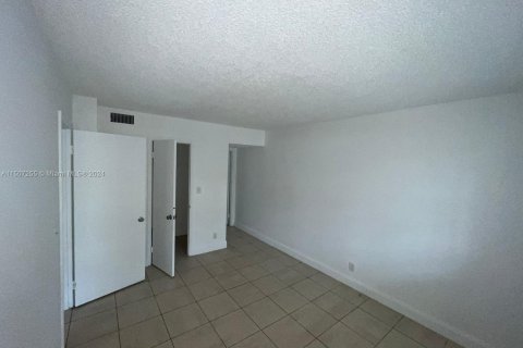 Copropriété à vendre à Hallandale Beach, Floride: 1 chambre, 58.06 m2 № 991107 - photo 12