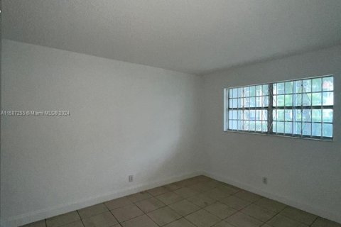 Condominio en venta en Hallandale Beach, Florida, 1 dormitorio, 58.06 m2 № 991107 - foto 11