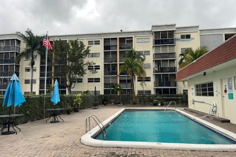 Condominio en venta en Hallandale Beach, Florida, 1 dormitorio, 58.06 m2 № 991107 - foto 15
