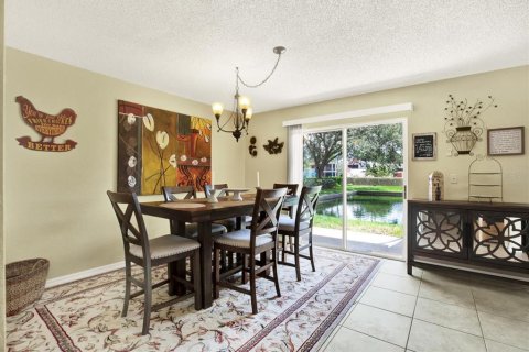 Townhouse in Seminole, Florida 3 bedrooms, 154.03 sq.m. № 1363664 - photo 6