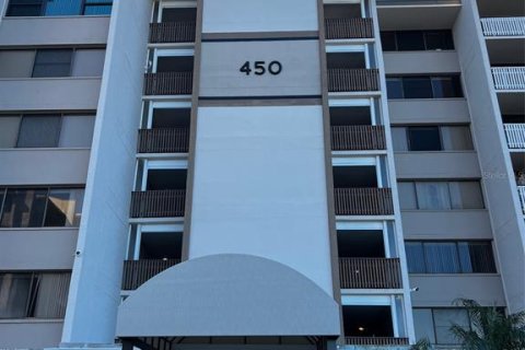 Condo in Treasure Island, Florida, 2 bedrooms  № 1363632 - photo 1