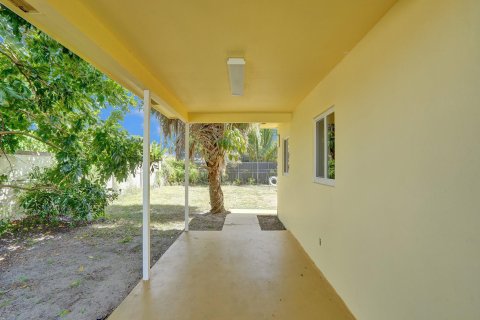 Villa ou maison à vendre à Lauderhill, Floride: 5 chambres, 157 m2 № 1146547 - photo 12