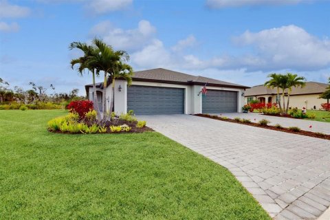 Casa en venta en Port Charlotte, Florida, 2 dormitorios, 144.37 m2 № 917941 - foto 1