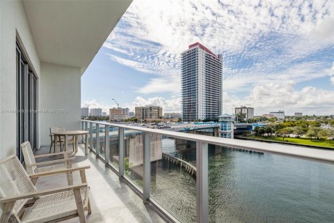 Condominio en venta en Hollywood, Florida, 1 dormitorio, 65.22 m2 № 756736 - foto 1