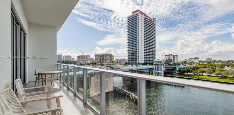 Condominio en Hollywood, Florida, 1 dormitorio  № 756736