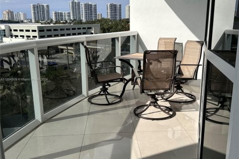 Condo in Sunny Isles Beach, Florida, 2 bedrooms  № 918095 - photo 16