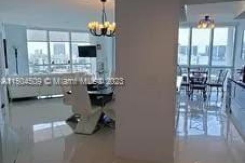 Copropriété à vendre à Sunny Isles Beach, Floride: 2 chambres, 119.75 m2 № 918095 - photo 2