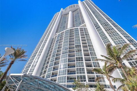 Condo in Sunny Isles Beach, Florida, 2 bedrooms  № 918095 - photo 30